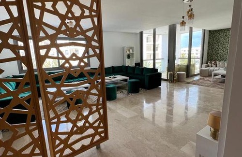 Bab al-Bahr Apartment | Beautiful sunny apartment with swim pool in Marina