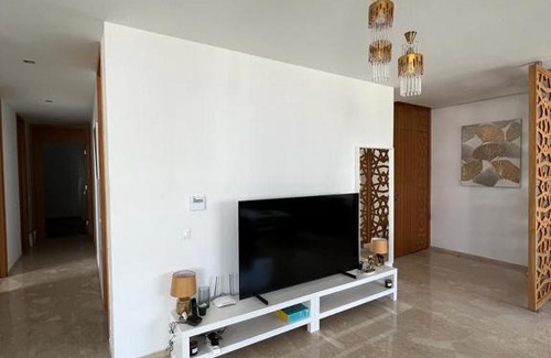 Bab al-Bahr Apartment | Beautiful sunny apartment with swim pool in Marina