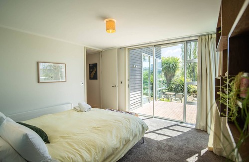 Albert Town House | Beautiful, sunny riverside property.