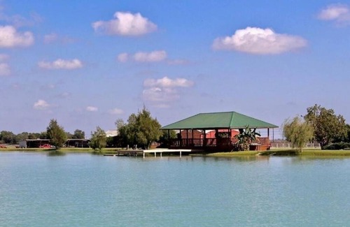 Elmaton House | Beautiful Texas ranch retreat with lake.cabin#2
