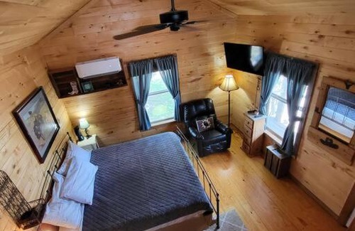 Elmaton House | Beautiful Texas ranch retreat with lake.cabin#2