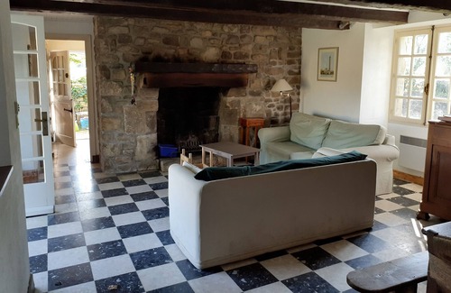 Carnac House | Beautiful thatched cottage in the middle of the field
