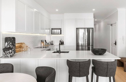 Mosman Apartment | Beautiful Three Bedroom Executive Apartment in Mosman