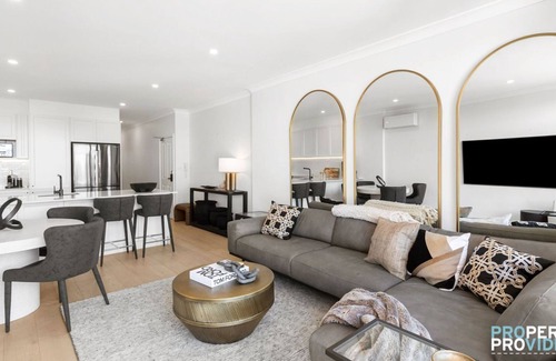 Mosman Apartment | Beautiful Three Bedroom Executive Apartment in Mosman
