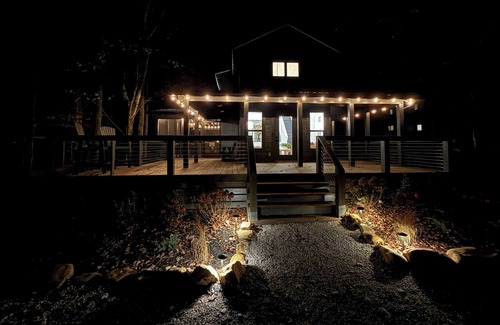 Monteagle House | Beautiful Tiny Home with Large Porch, Outdoor Fireplace & TV, and Hot Tub