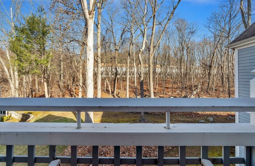 Norwichtown Apartment | Beautiful top floor corner unit. Private entrance.