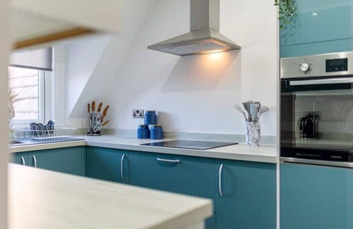 Llandudno Apartment | Beautiful top floor Apartment close to the beach and outdoor pool!