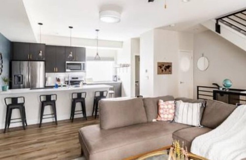 Lakewood House | Beautiful Townhome - close to downtown Denver and Red Rocks