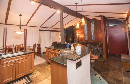 Tahoe Tavern House | Beautiful Townhouse- Walk to Tahoe City!