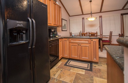 Tahoe Tavern House | Beautiful Townhouse- Walk to Tahoe City!