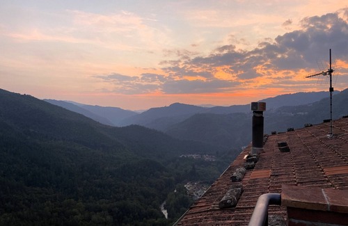 Casoli House | Beautiful traditional stone house in the hillside village of Casoli, Tuscany
