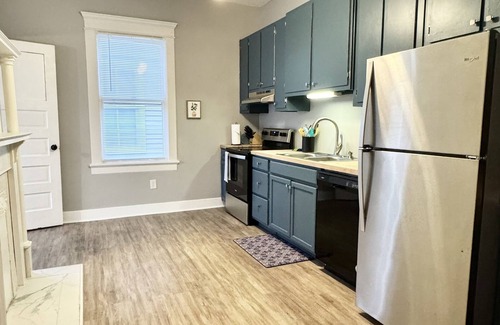 Olde Town Augusta Apartment | Beautiful Tree-Top Apartment Home with Expansive Two Bed, Two Bath En-suites.