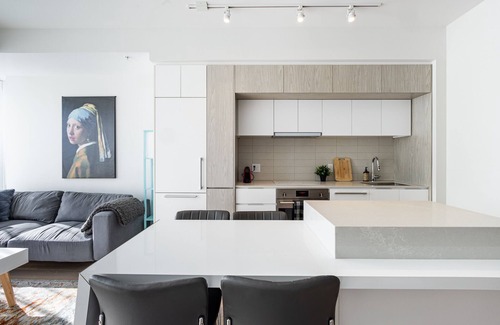 Downtown Montreal Condo | Beautiful two bedroom condo with a jaccuzi