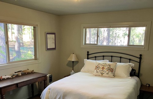 Skyland Ski Chalet | Beautiful two level Chalet in upscale lakefront neighborhood