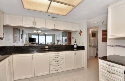 Bridgeport Heights Condo | Beautiful two bedroom condo