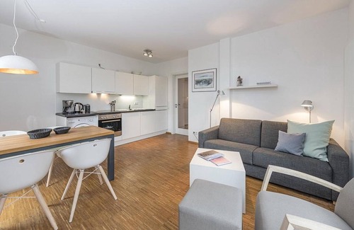 Horum Apartment | Beautiful vacation apartment with sunny south-facing terrace - only 100 m to the North Sea beach!
