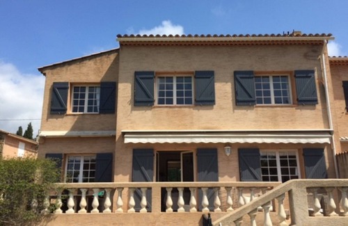 Cabasson Villa | Beautiful Villa With Pool and Gardens, just 10 mins walk to beach. 4/5 bedrooms