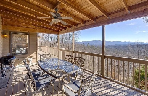 Franklin Cabin | BEAUTIFUL VIEW OF SMOKY MOUNTAINS