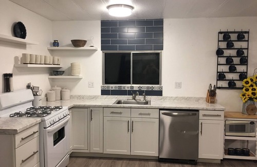 Hatch House | Beautiful View. On the road between Zion and Bryce Canyon. Affordable Family Fun