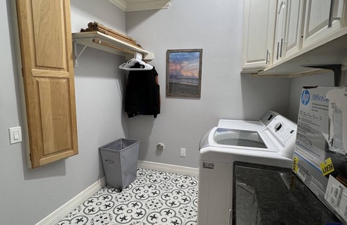 Lower Basin Lake Travis House | Beautiful view Water's Edge right on Lake Travis 4 bedrooms with 4 balconies