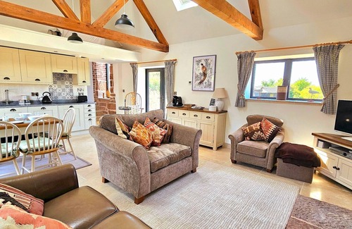 Billingsley House | Beautiful Views Historic 16th Cent Barn Conversion| Pass the Keys