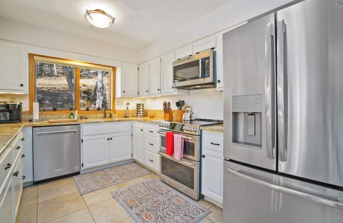 Hermosa House | Beautiful Views, Private Road, Close to Hot Spring!