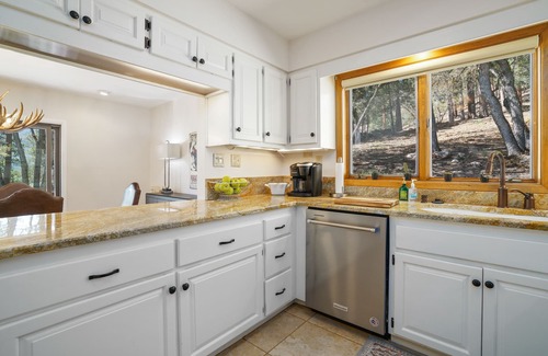 Hermosa House | Beautiful Views, Private Road, Close to Hot Spring!