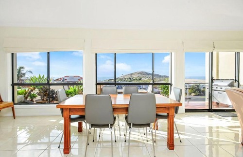 Encounter Bay House | Beautiful Views Relaxation Awaits You