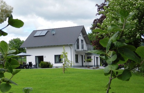 Kuestelberg Villa | Beautiful Villa with Garden in Küstelberg