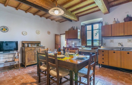 Radda in Chianti Villa | Beautiful villa for 6 guests with WIFI, TV, terrace, pets allowed and panoramic view
