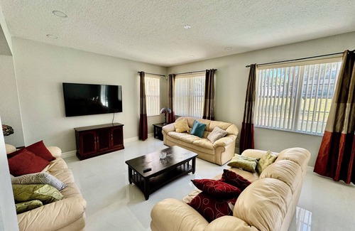 Legacy Park Villa | Beautiful Villa close to Disney and Golf Courses