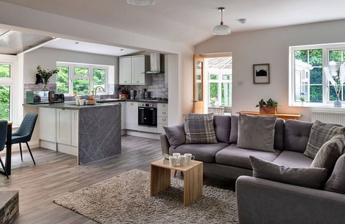 Rowen House | Beautiful villa for 5 people with WIFI and pets allowed