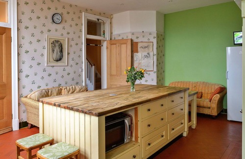 Carlisle House | Beautiful villa for 19 people with WIFI, hot tub, TV, terrace, pets allowed and parking