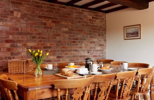 Dalbury Lees House | Beautiful villa for 19 guests with WIFI, hot tub and parking