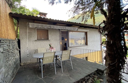 Losone House | Beautiful villa for 2 people with WIFI, TV, patio, pets allowed, panoramic view and parking
