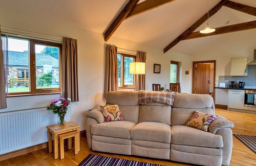 Liskeard House | Beautiful villa for 2 people with hot tub, WIFI and pets allowed