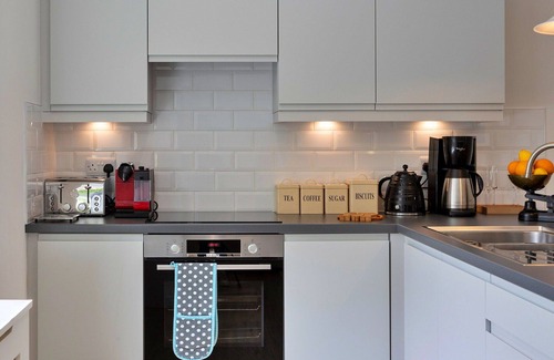 Grantley House | Beautiful villa for 2 people with WIFI, balcony and pets allowed