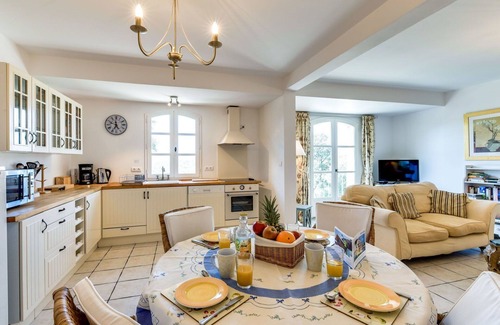 Grimaud House | Beautiful villa for 4 guests with WIFI, TV, terrace, panoramic view and parking