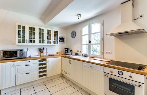 Grimaud House | Beautiful villa for 4 guests with WIFI, TV, terrace, panoramic view and parking