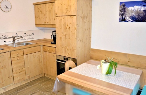 Leithen Villa | Beautiful villa for 4 guests with WIFI, TV and balcony