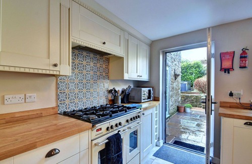 Bellerby House | Beautiful villa for 6 people with WIFI, hot tub, terrace and pets allowed