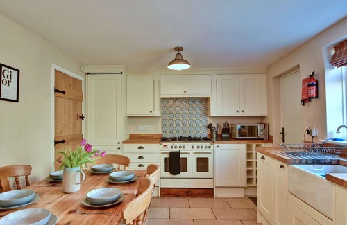 Bellerby House | Beautiful villa for 6 people with WIFI, hot tub, terrace and pets allowed