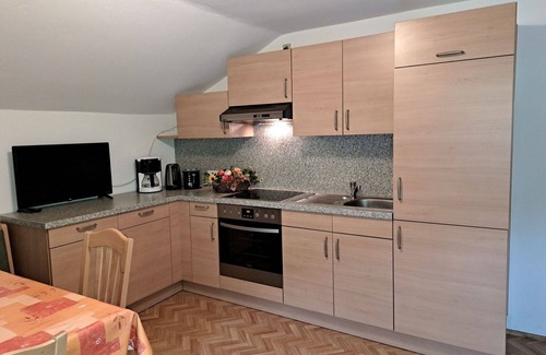Hainzenberg Villa | Beautiful villa for 7 guests with WIFI, TV, balcony and parking