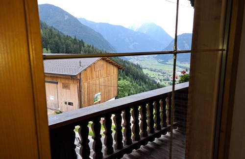Hainzenberg Villa | Beautiful villa for 7 guests with WIFI, TV, balcony and parking