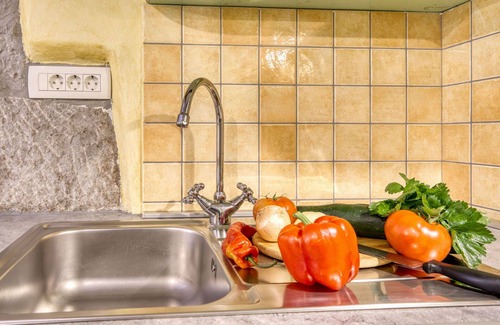 Grabri House | Beautiful villa for 7 guests with private pool, WIFI, hot tub, A/C, TV, pets allowed and parking