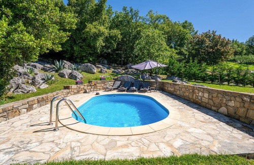 Grabri House | Beautiful villa for 7 guests with private pool, WIFI, hot tub, A/C, TV, pets allowed and parking