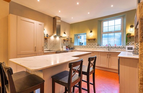 Tideswell House | Beautiful villa for 8 people with WIFI, TV and pets allowed