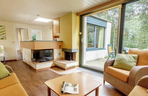 Lommel House | Beautiful villa for 8 people with pool, WIFI, TV, terrace and parking