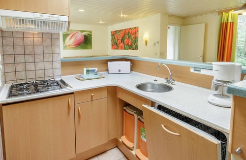 Lommel House | Beautiful villa for 8 people with pool, WIFI, TV, terrace and parking