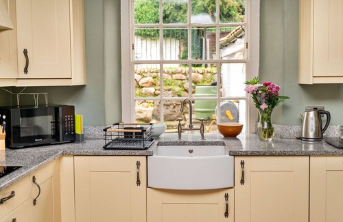 Catterick House | Beautiful villa for 14 guests with WIFI, hot tub, TV and pets allowed